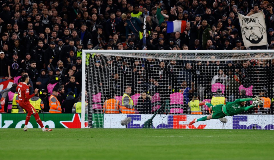 ‘How was this allowed?’ – PSG fan uses never-before-seen tactic to help team win penalty shootout against Liverpool