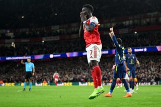 Arsenal v Atletico Madrid live: Martinelli has goal ruled out with Gunners on top in Champions League