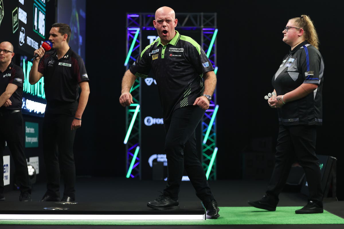 Beau Greaves misses chance to beat Michael van Gerwen at Grand Slam of Darts