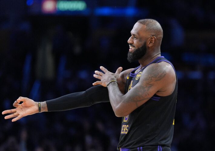 LeBron James breaks another NBA record in LA Lakers win