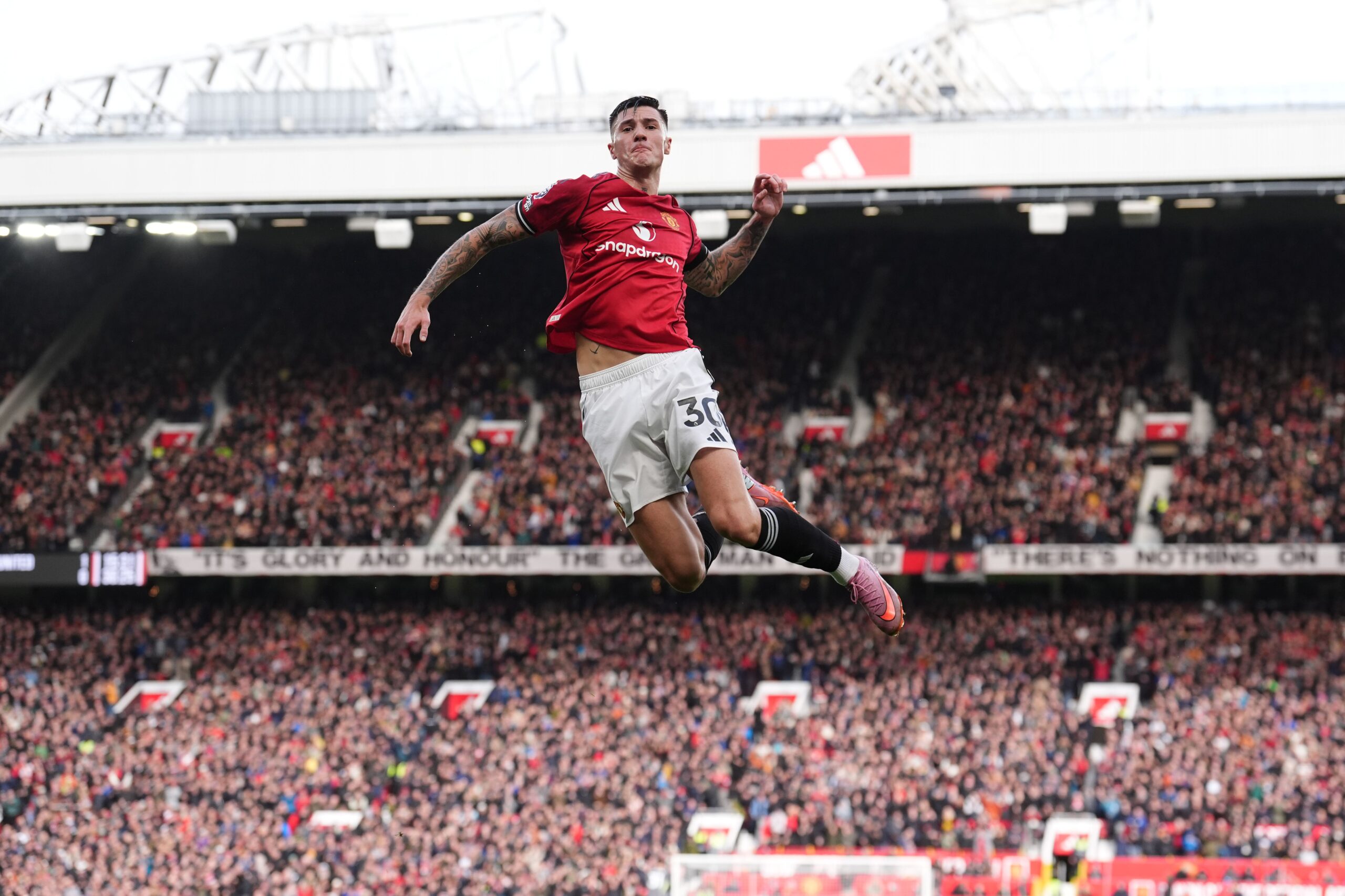 Ruben Amorim backs ‘control freak’ Benjamin Sesko after Gary Neville criticism