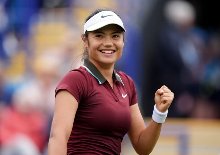 Emma Raducanu bounces back from split with coach to advance at Winners Open