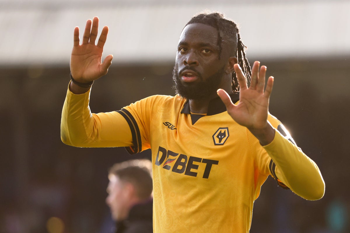 Rob Edwards explains decision to take Tolu Arokodare out of Wolves team after suffering racial abuse