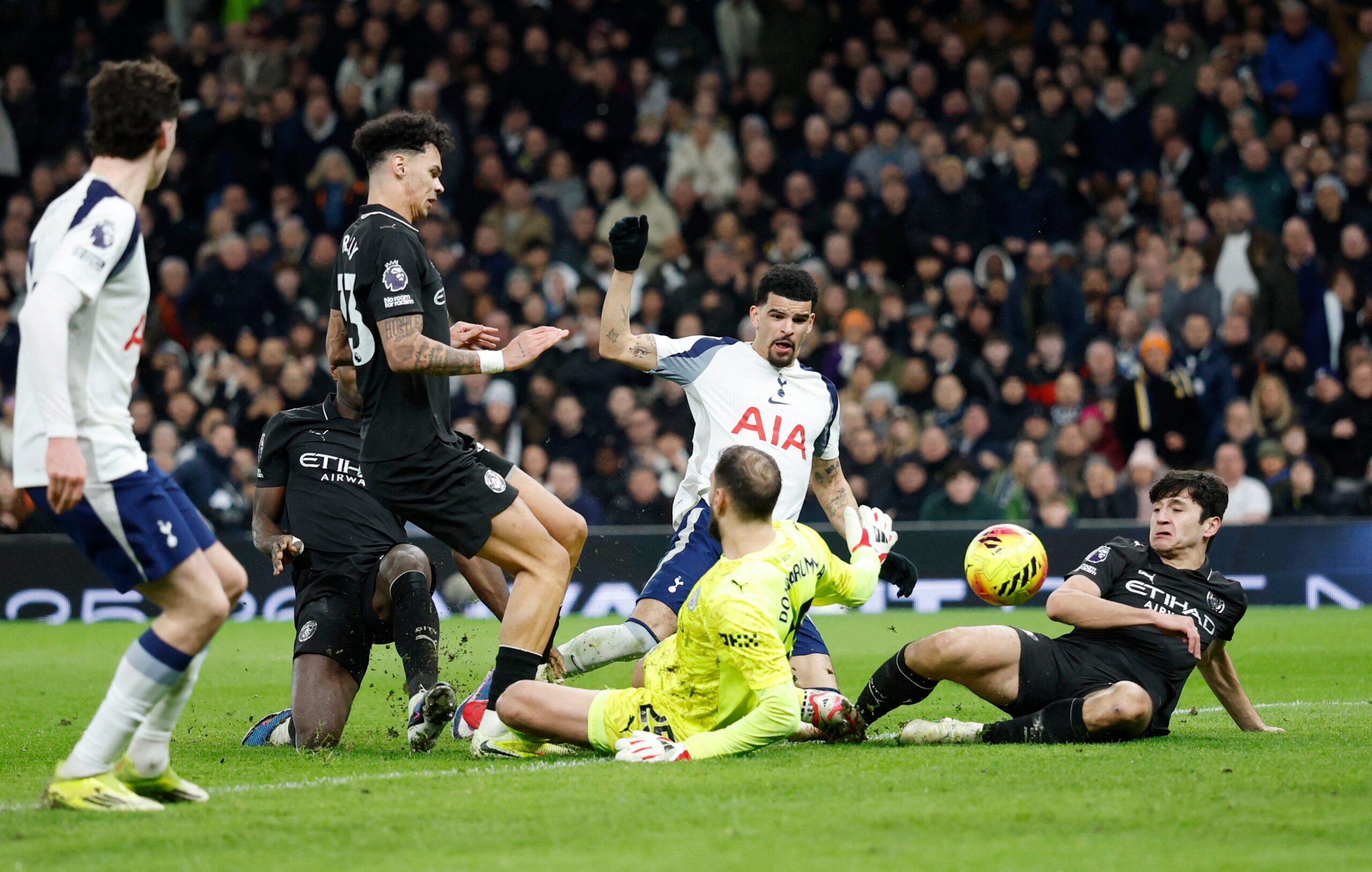 Tottenham vs Manchester City live: Dominic Solanke scorpion kick delivers Arsenal huge Premier League title favour