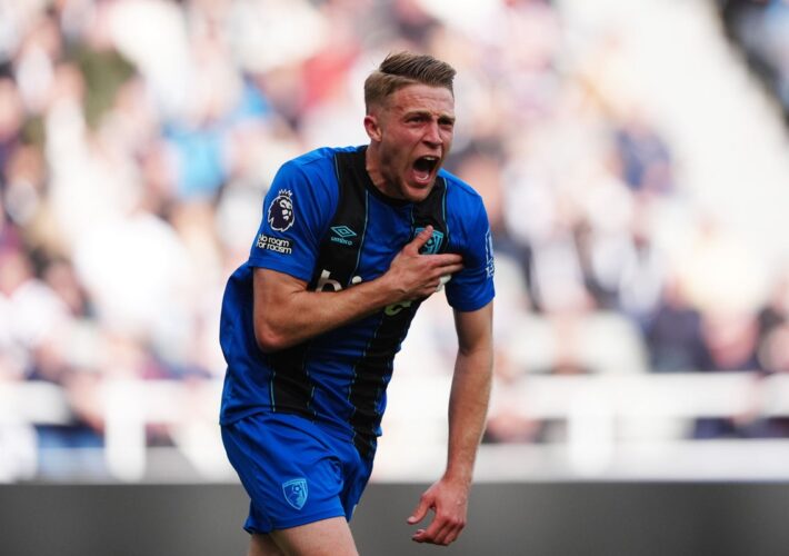 Bournemouth win at Newcastle to increase pressure on former boss Eddie Howe