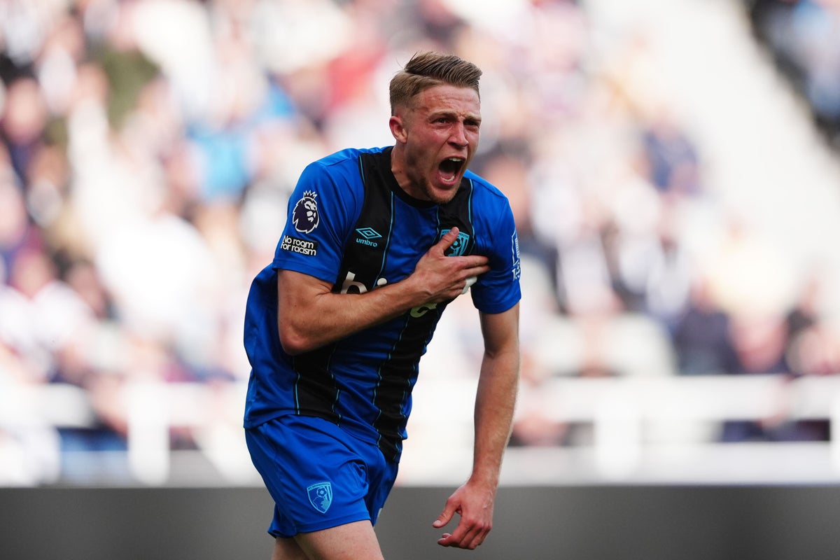 Bournemouth win at Newcastle to increase pressure on former boss Eddie Howe