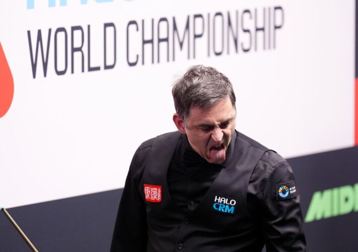 John Higgins battles back to frustrate Ronnie O’Sullivan in tense Crucible clash