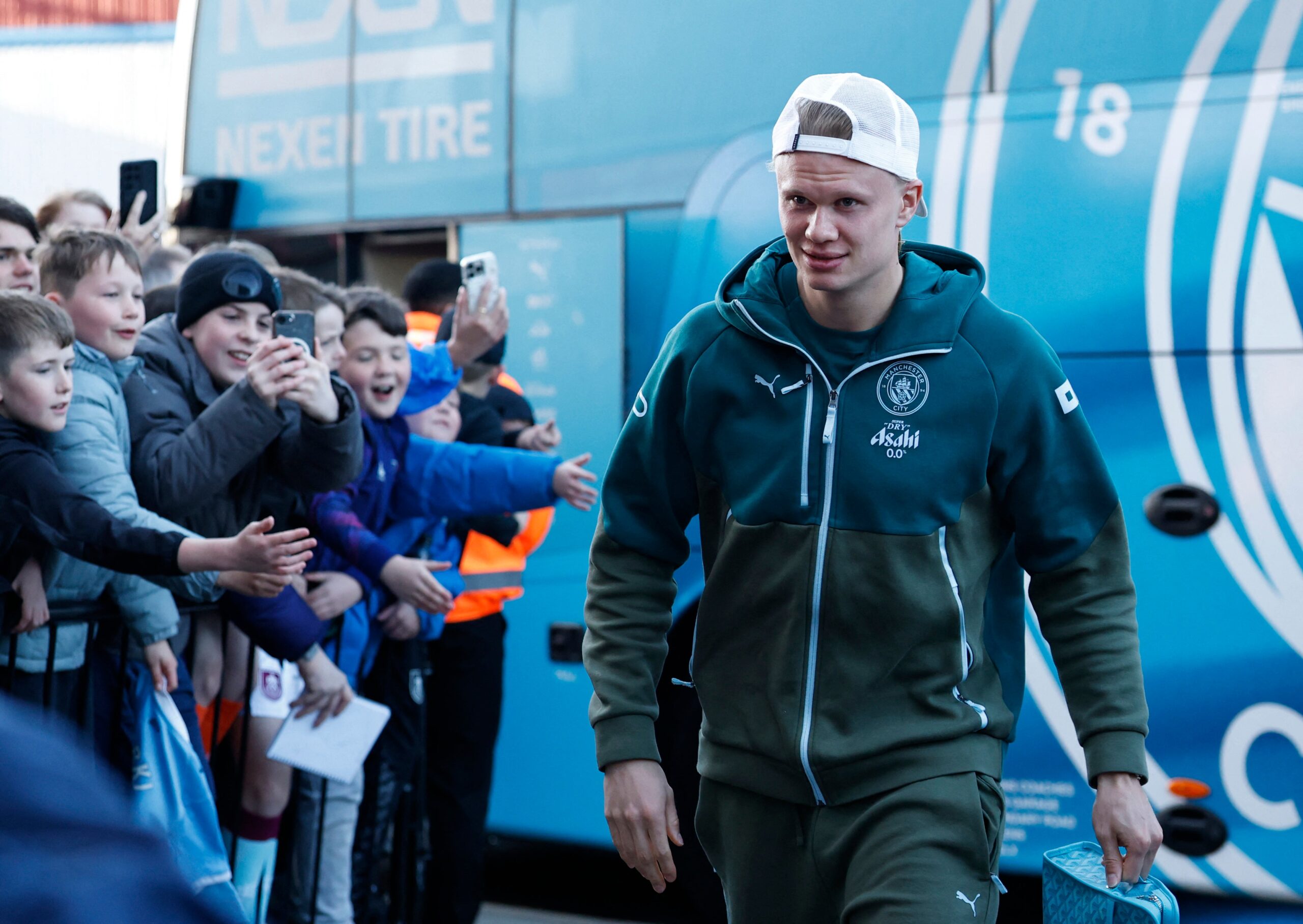 Burnley vs Manchester City LIVE: O’Reilly replaces Rodri in midfield as visitors look to go top of Premier League table