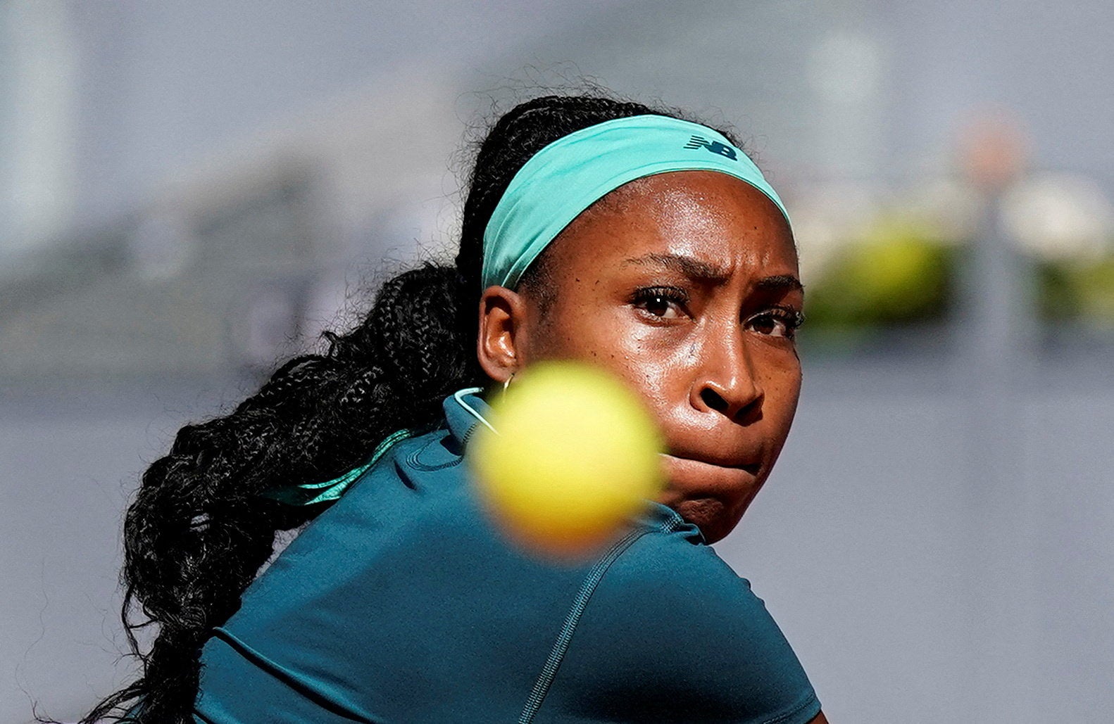 Coco Gauff overcomes vomiting during match to advance at Madrid Open