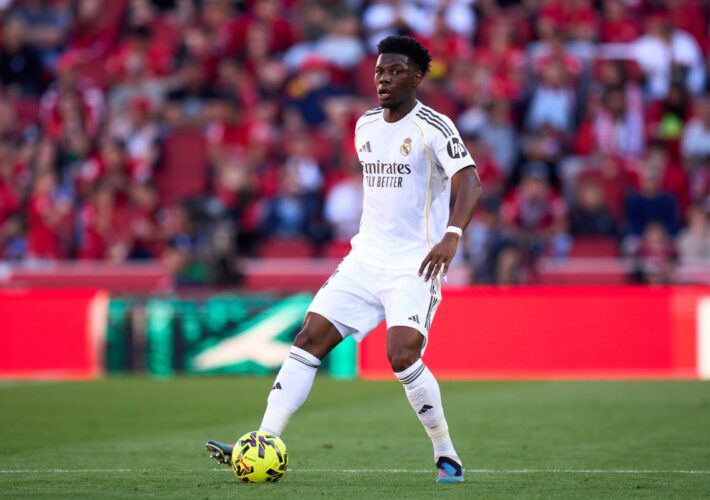 Manchester United target Real Madrid midfielder as Casemiro replacement