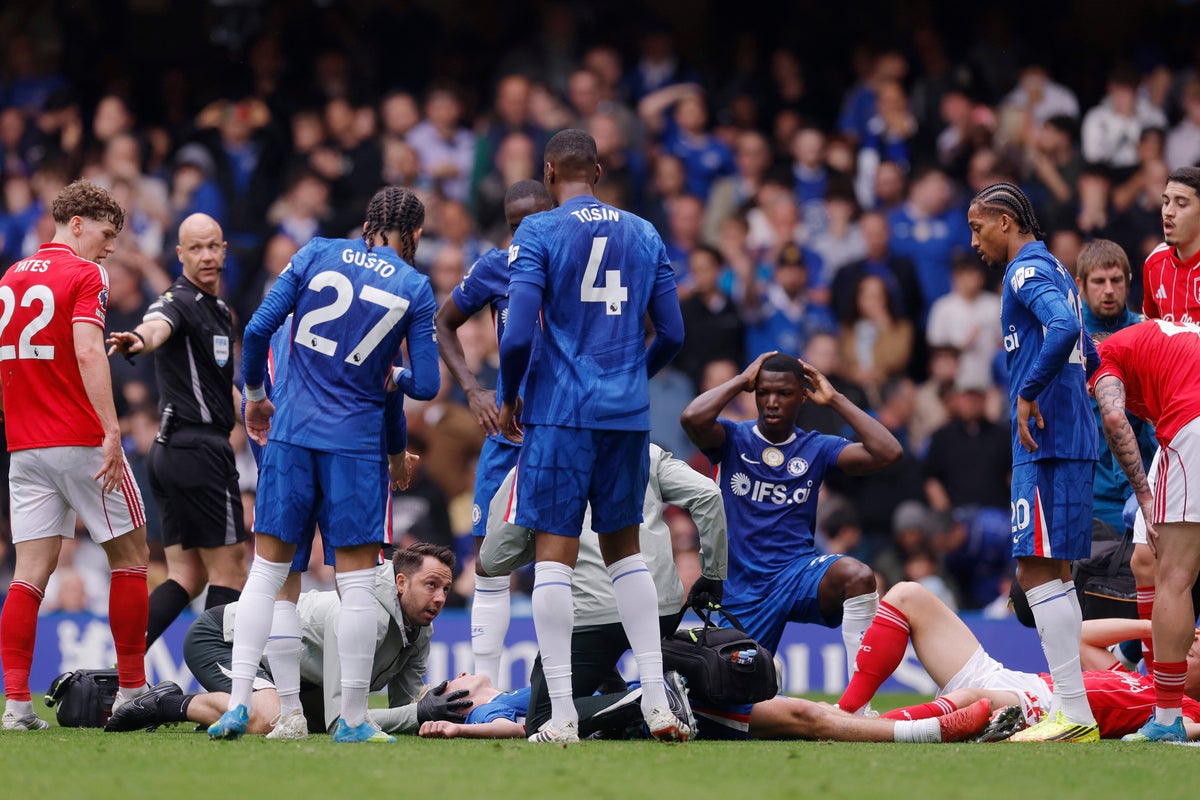Chelsea’s Jesse Derry stretchered off after worrying collision on Premier League debut