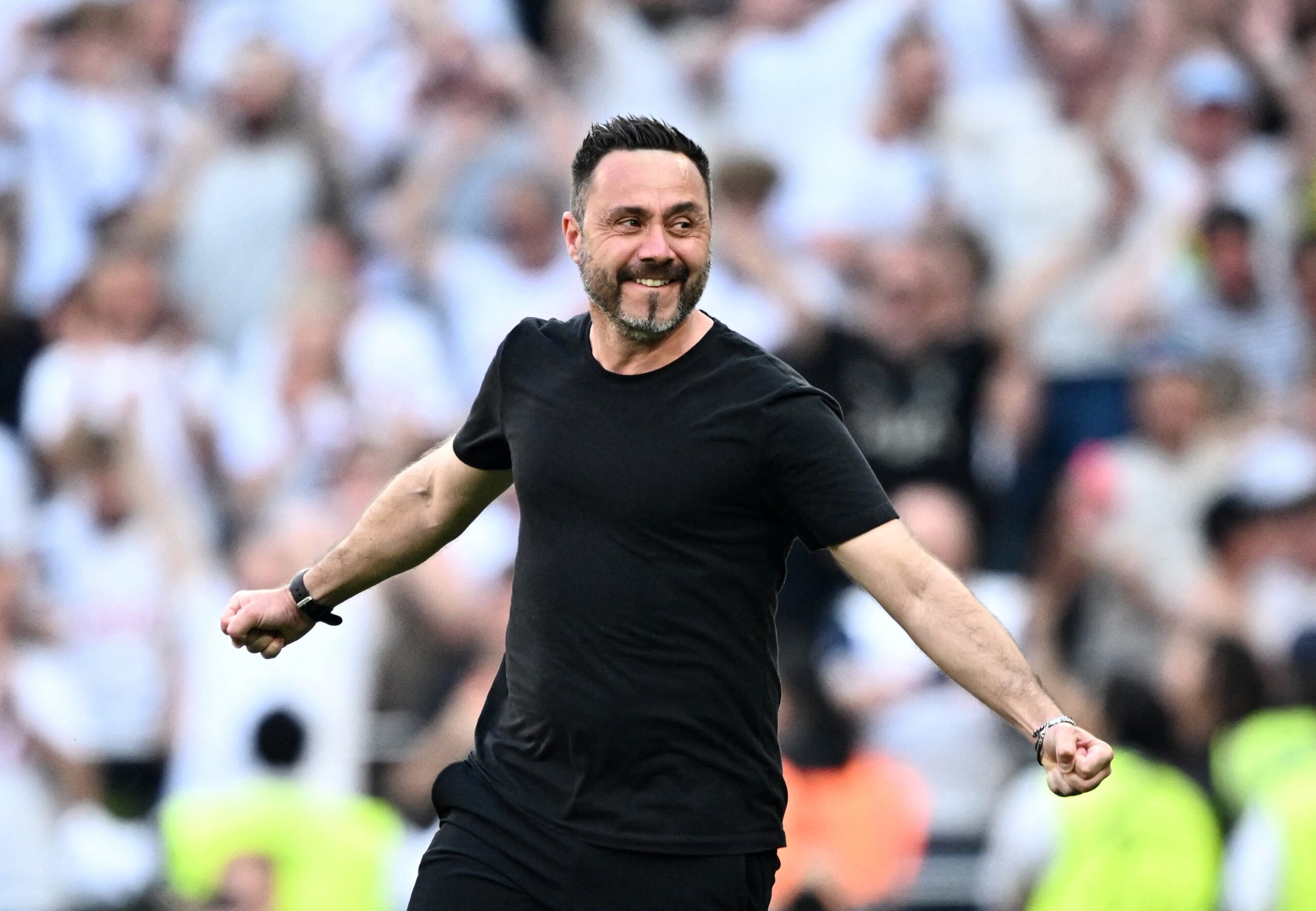 Roberto De Zerbi confronts ‘negative’ journalist after Tottenham survive relegation fight