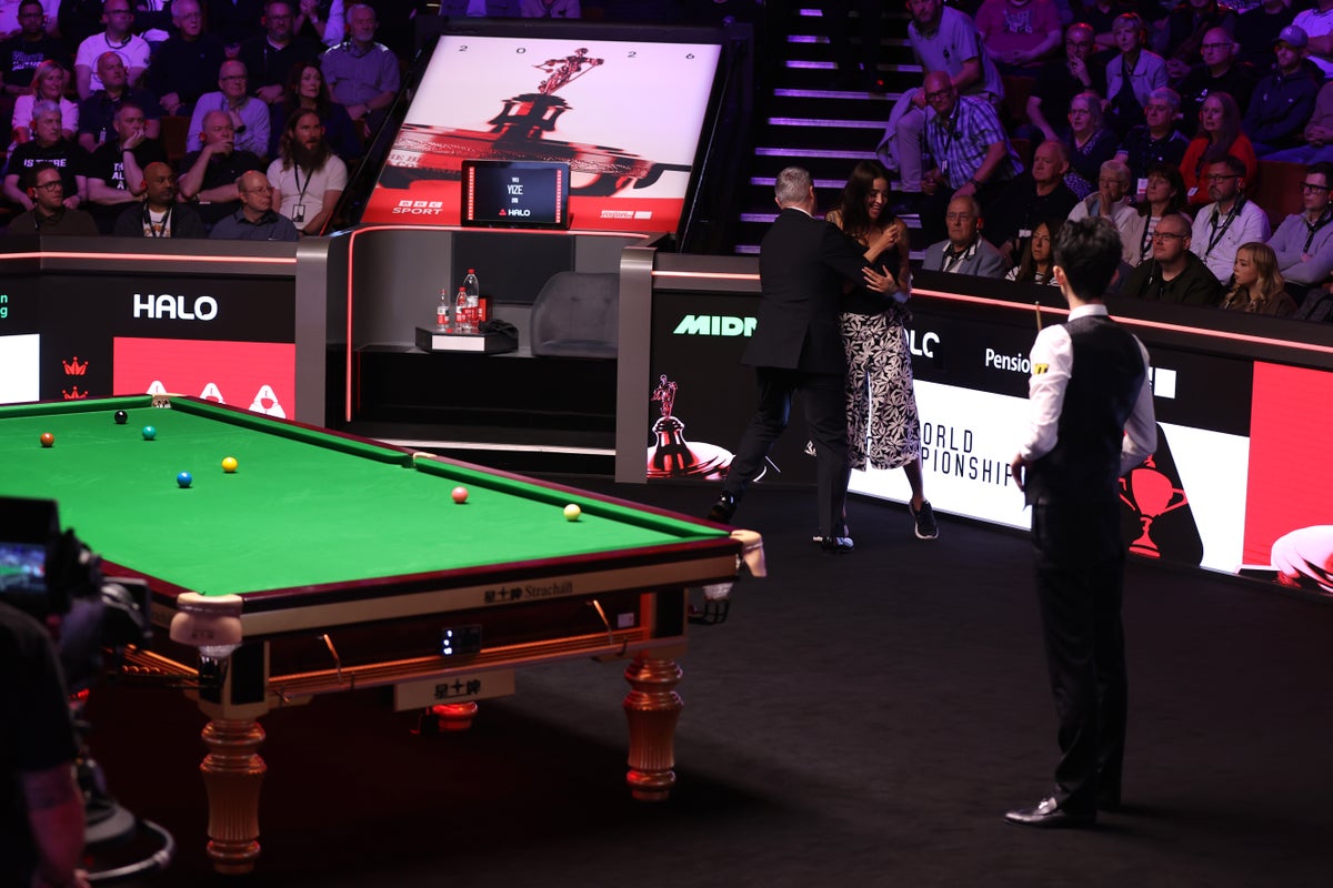 Spectator ejected in disrupted start to World Championship final