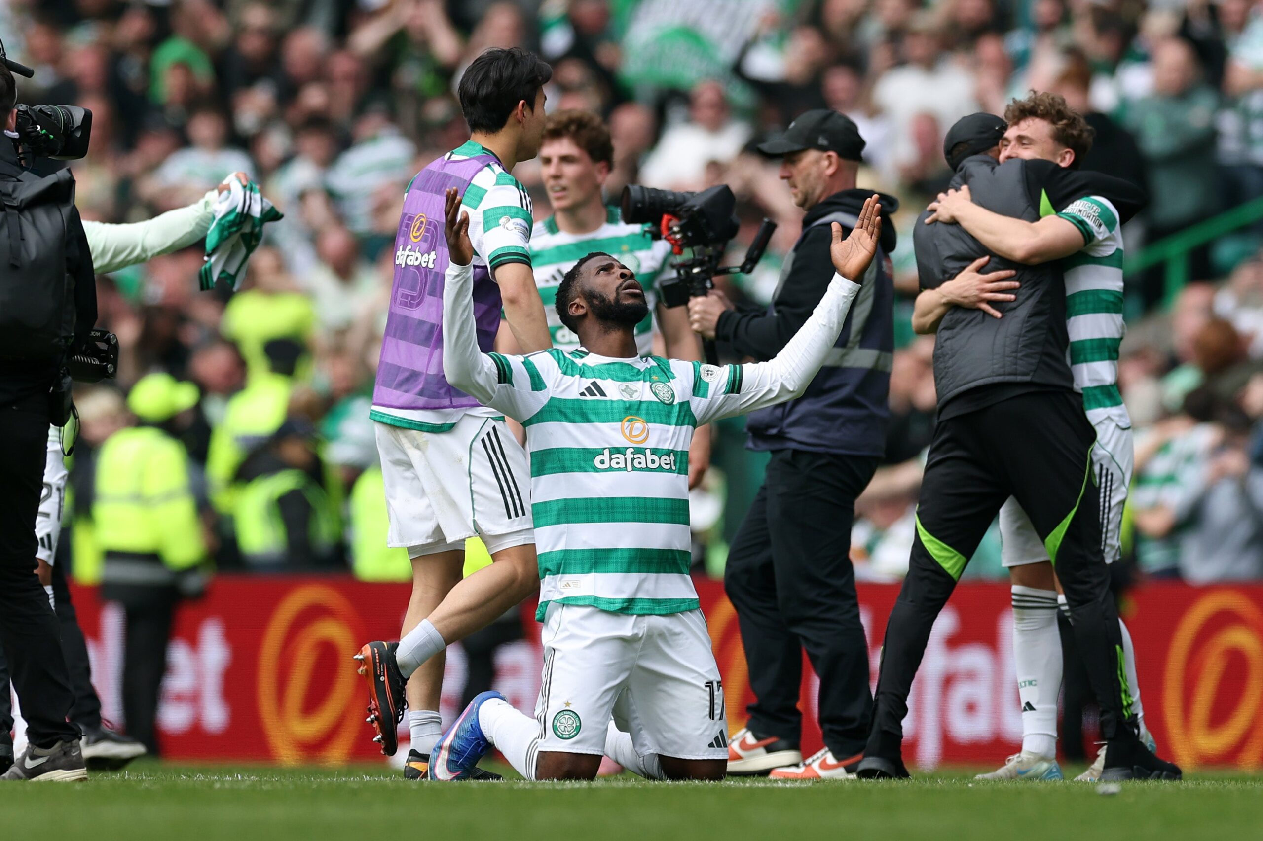 Celtic v Hearts LIVE: Celtic snatch Scottish Premiership title and fans invade pitch after late goals in final day thriller