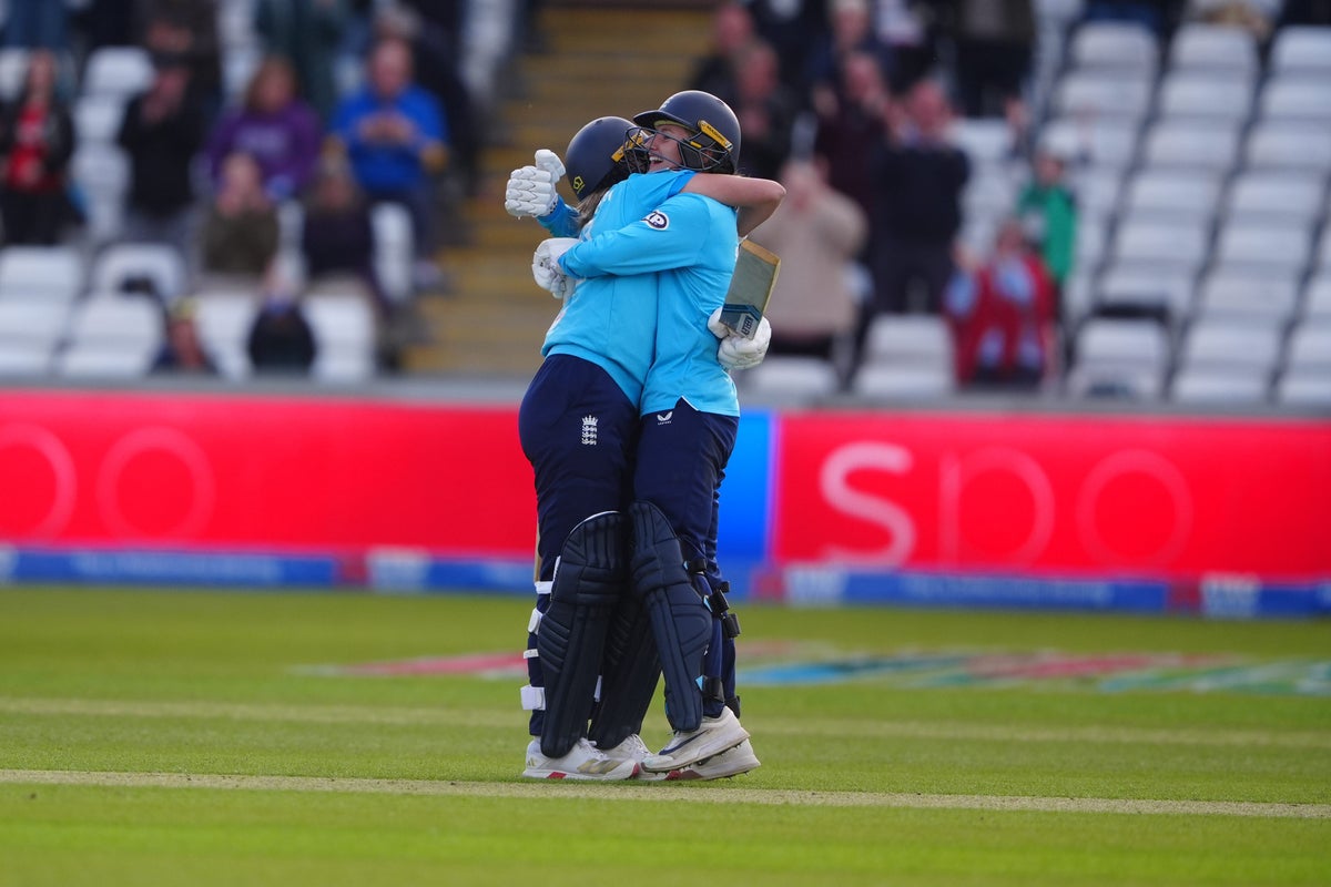 Charlie Dean and Tilly Corteen-Coleman see England over line against New Zealand