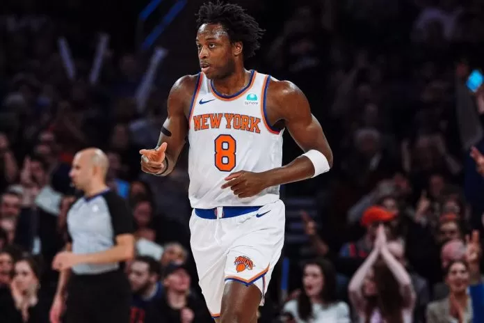 Knicks survive 76ers 108-102 to take Game 2 
