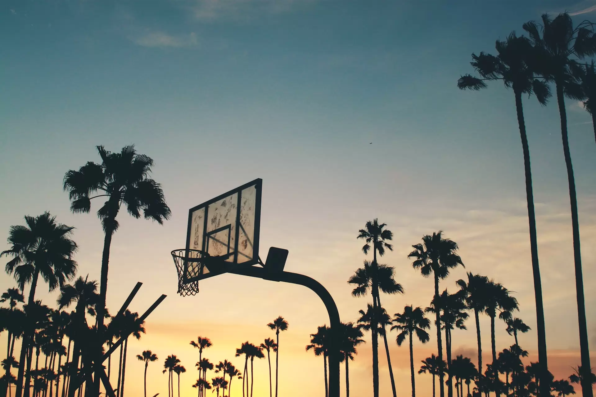 Betting Totals in Basketball: How to Predict Over/Under Like a Pro