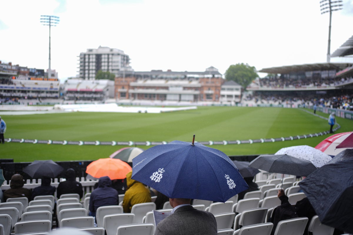 Nasser Hussain questions ‘bizarre’ lunch decision as rain interrupts England’s Test against New Zealand
