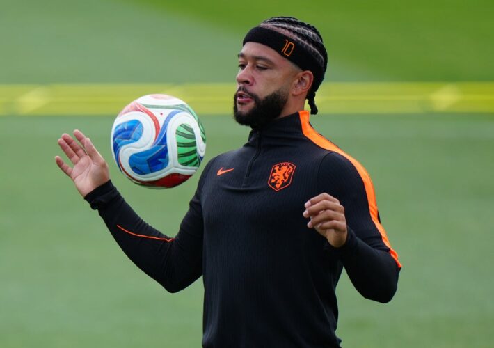 Netherlands vs Japan LIVE: Team news and Memphis Depay latest ahead of World Cup clash