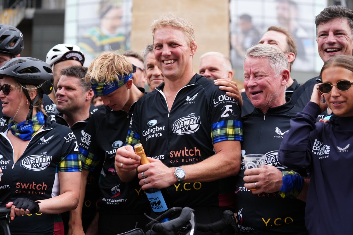 Lewis Moody arrives to hero’s welcome at Prem final after completing charity challenge