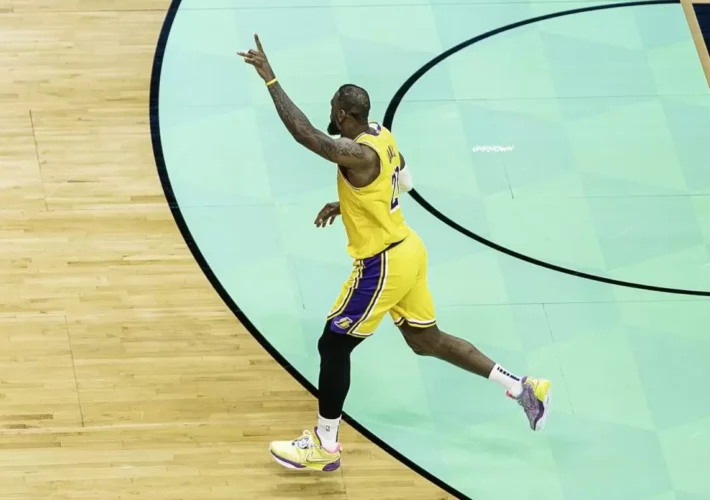 Lakers target centers and defensive help this offseason
