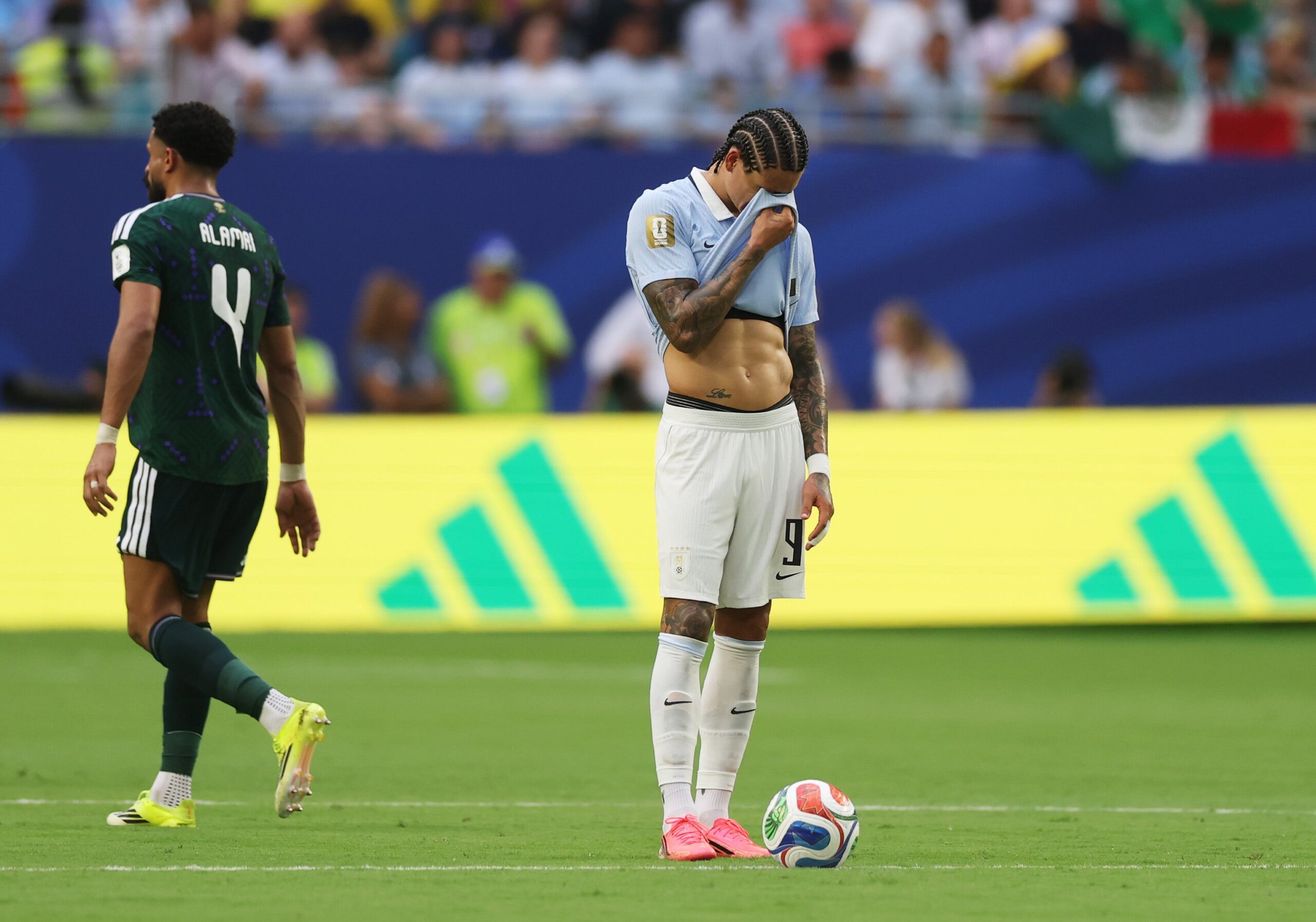 Marcelo Bielsa blasts World Cup hydration breaks: ‘Adds nothing but takes away a lot’