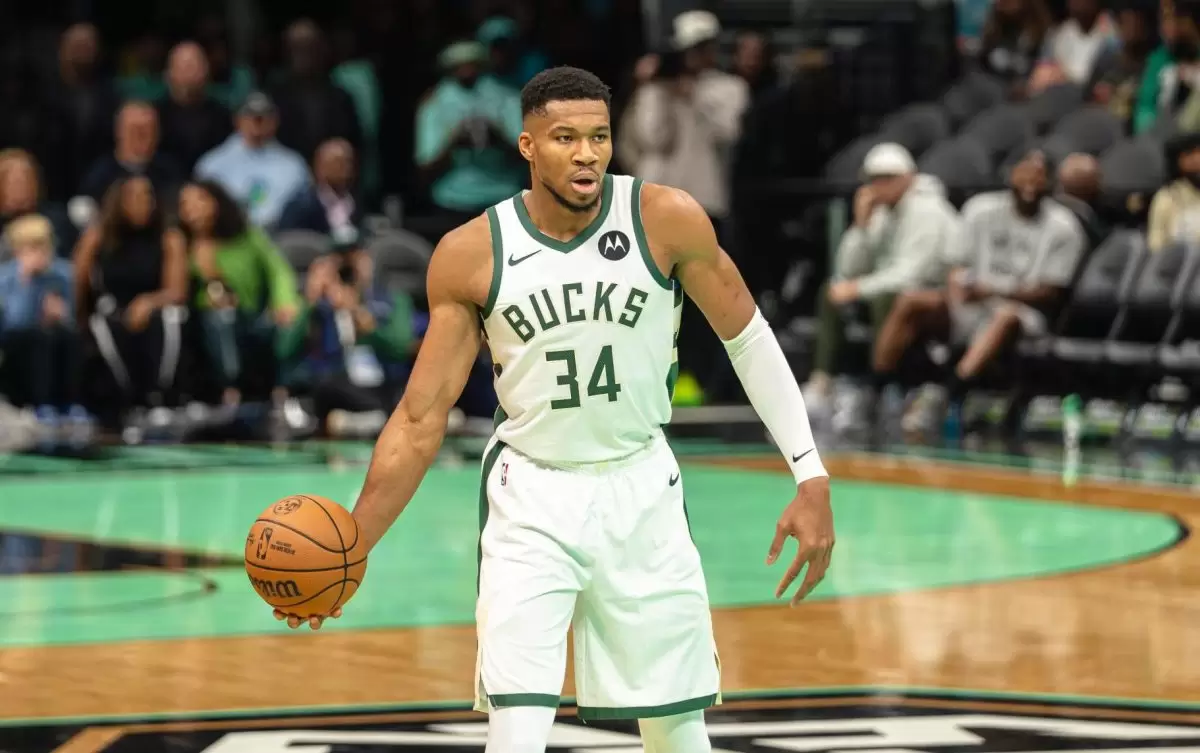 Heat, Blazers pursue Giannis Antetokounmpo