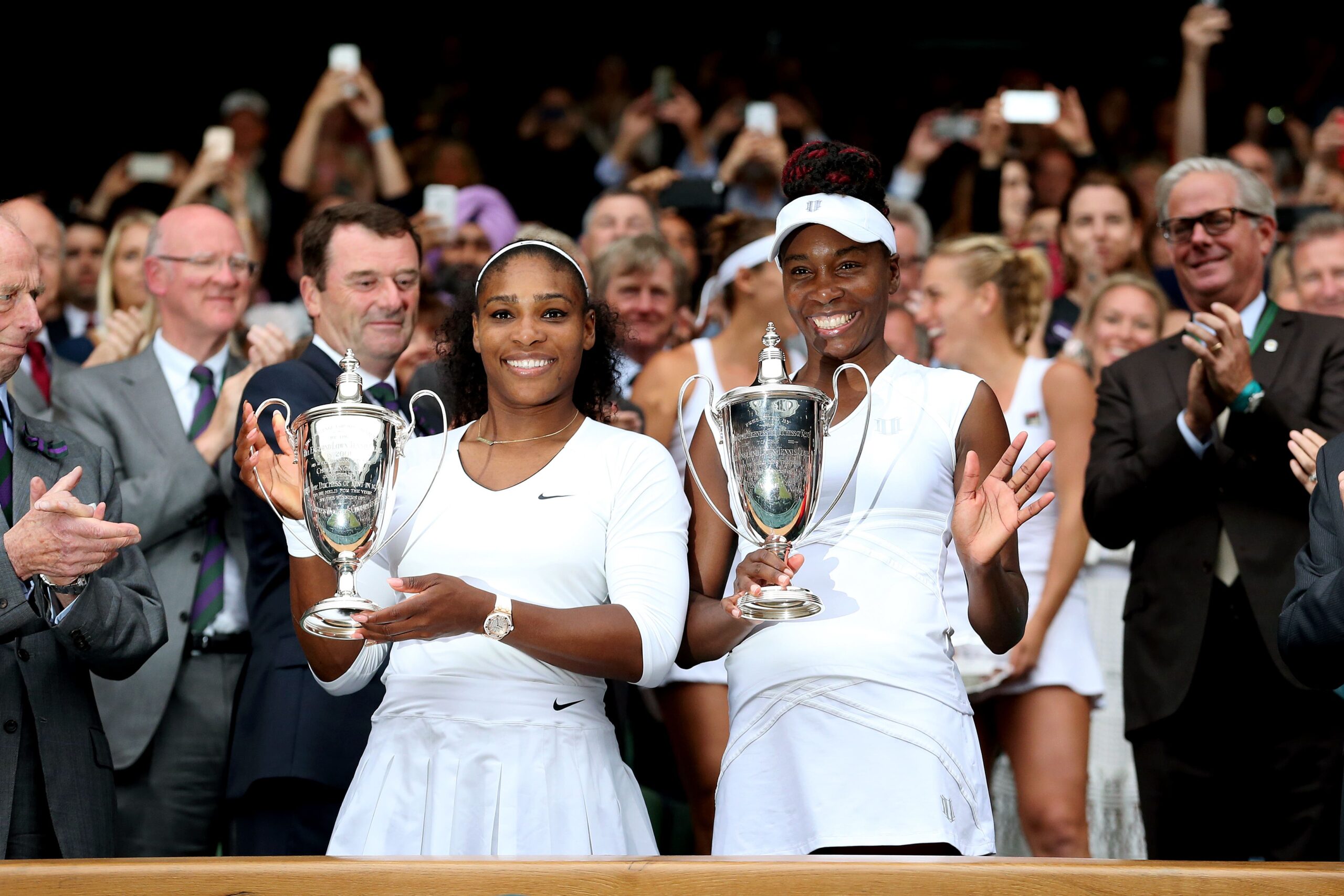 Serena Williams receives final Wimbledon wildcard to confirm stunning singles return