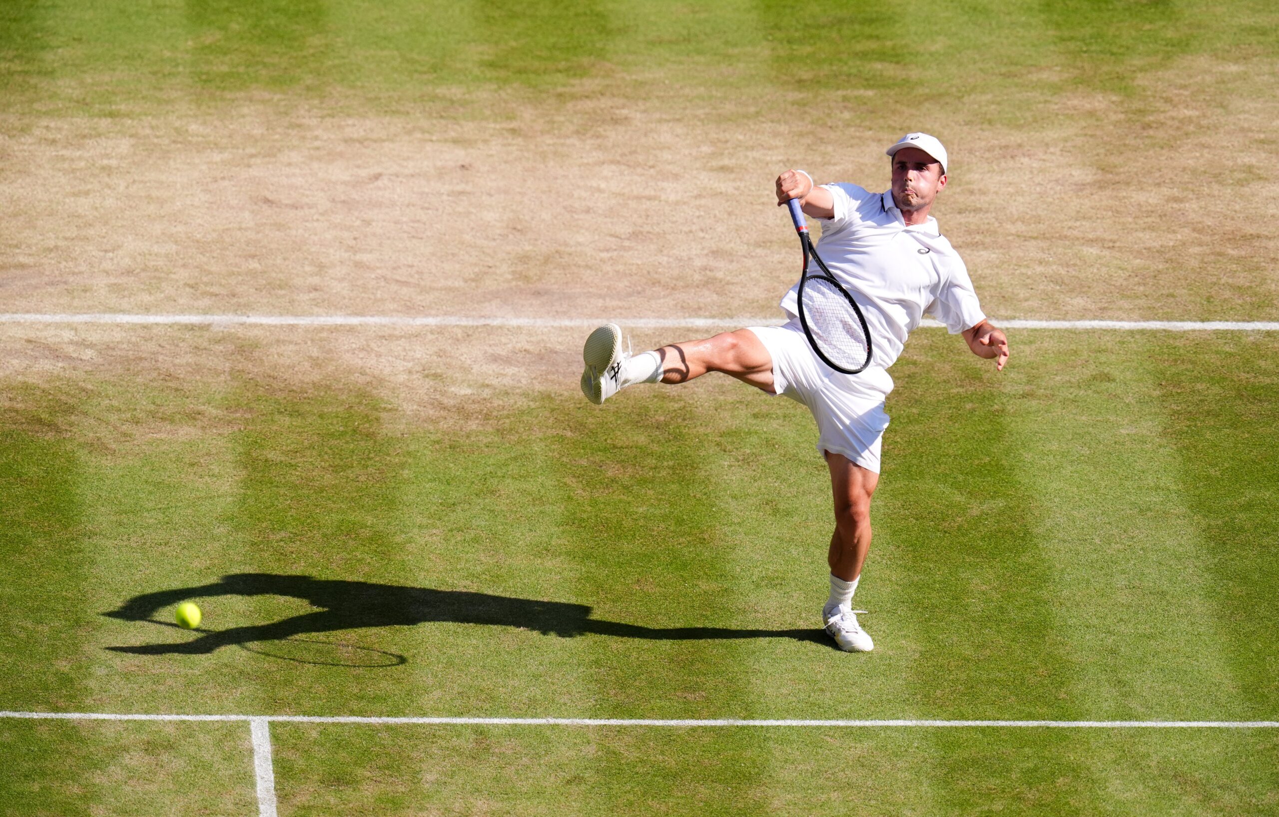 Arthur Fery v Flavio Cobolli LIVE: Wimbledon latest score as British wildcard moves one set away from semi-finals