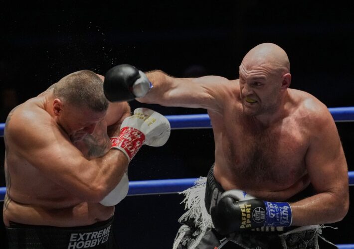 Tyson Fury eases to victory over Mariusz Wach in Thailand