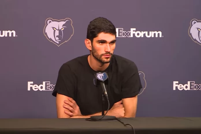 Mavericks acquire Santi Aldama from Grizzlies