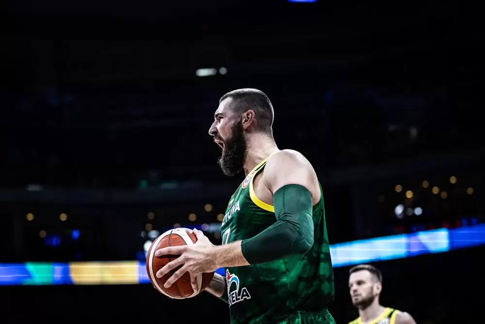 Lakers interested in Jonas Valanciunas