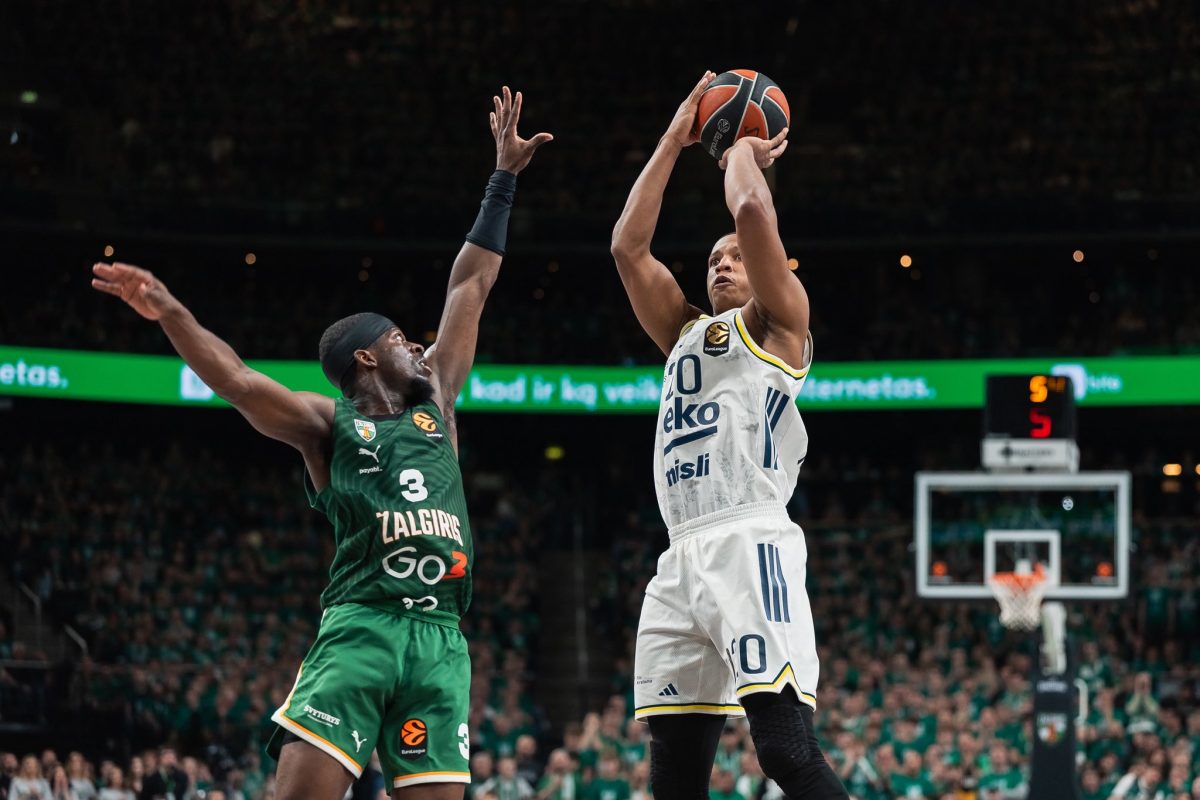Milan brings back Devon Hall