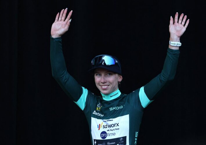 Inevitable Lorena Wiebes takes victory in disrupted Tour of Britain stage two
