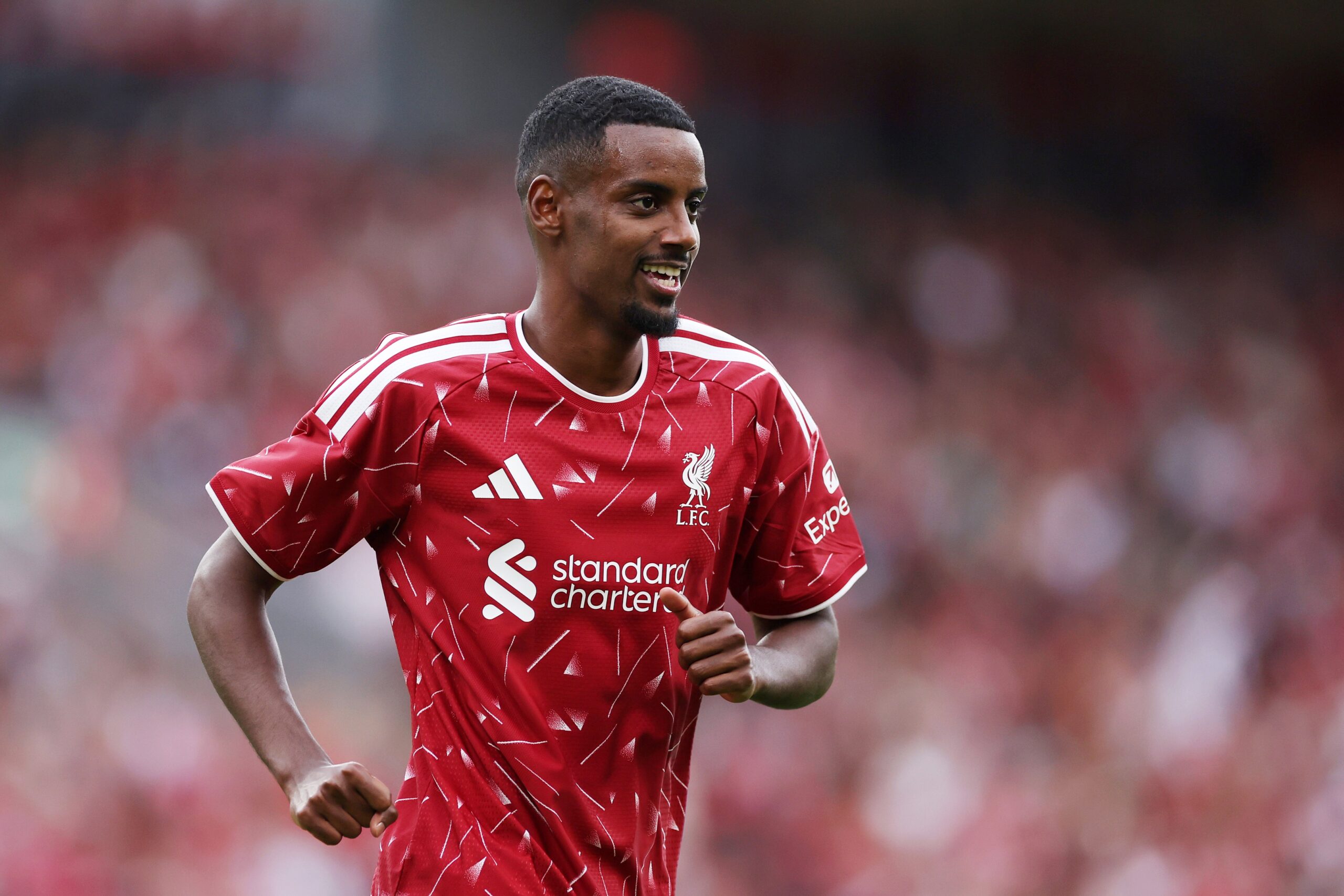 Newcastle vs Liverpool LIVE: Isak faces hostile Premier League return after emotional Kevin Keegan tributes