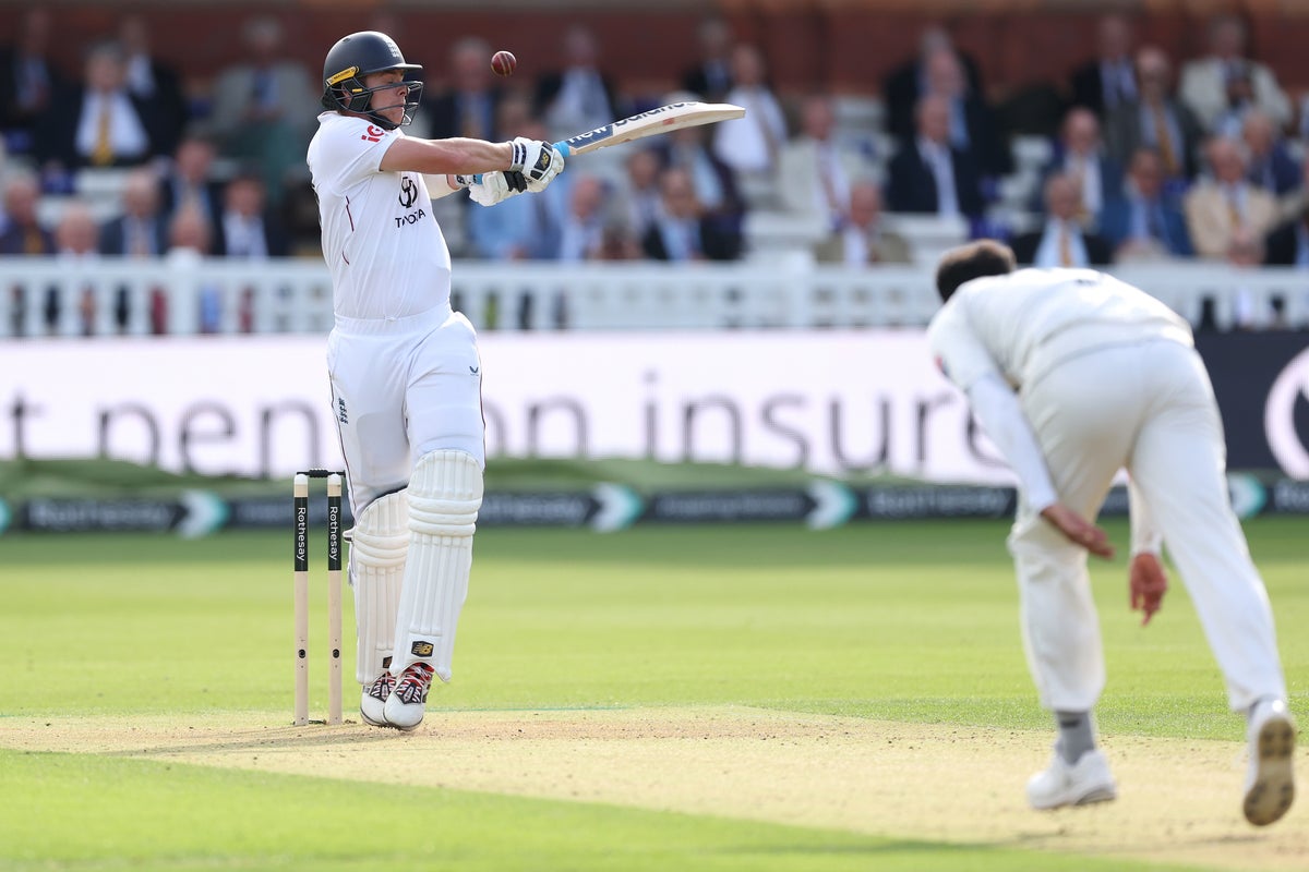 Jamie Smith and Jordan Cox lead England’s resistance as Pakistan finally arrive