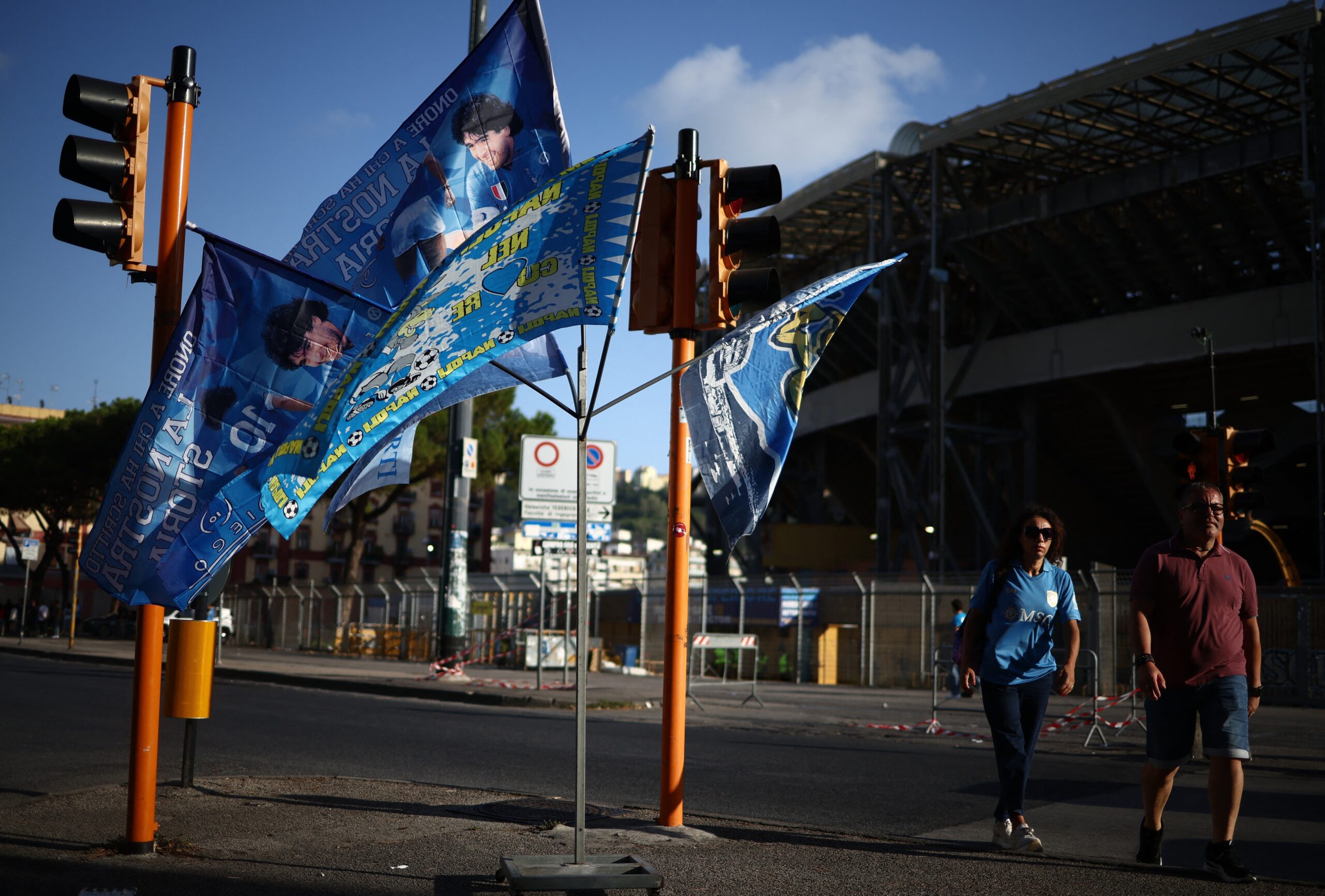 Napoli v Arsenal LIVE: Arteta’s side begin Champions League quest with tricky test in Italy