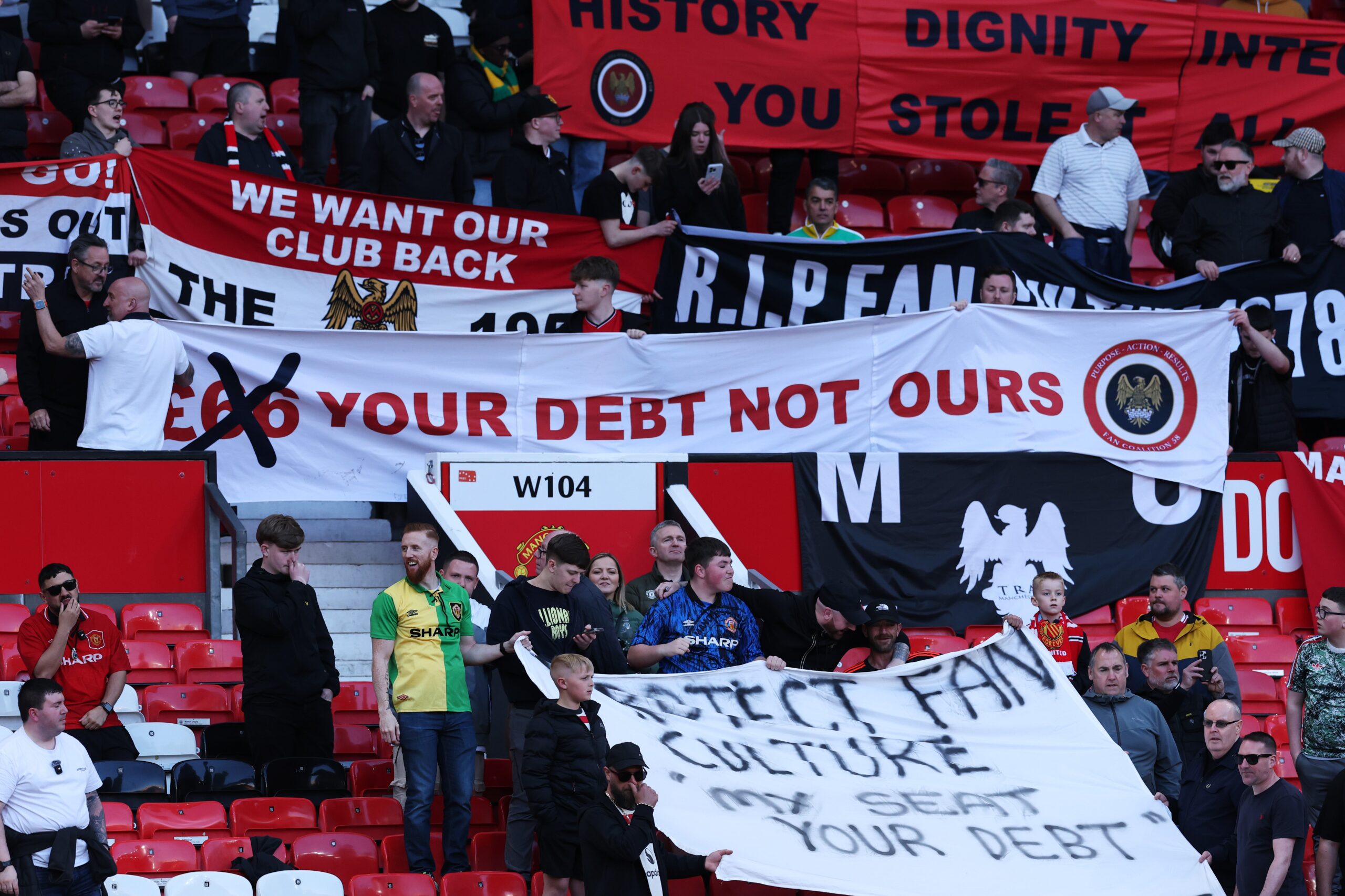 Man United fans urged to join major protest over ‘season ticket ban fiasco’