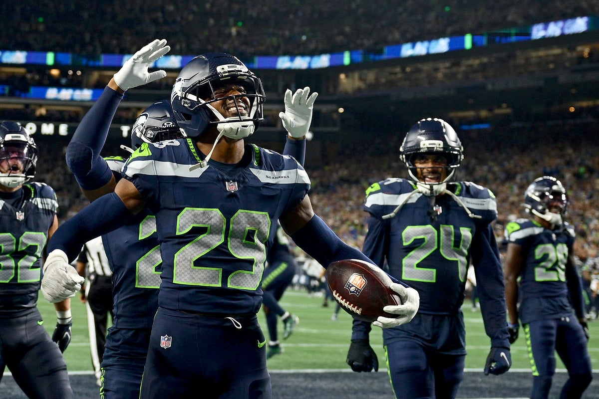Seahawks overcome Sam Darnold injury blow to beat Patriots in Super Bowl rematch