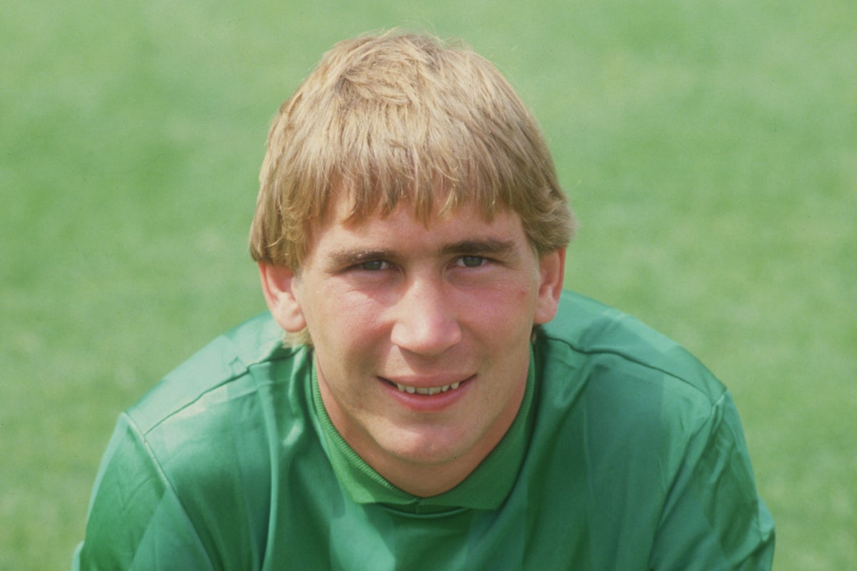 Alan Knight: Portsmouth pay tribute after ‘The Legend’ dies aged 65