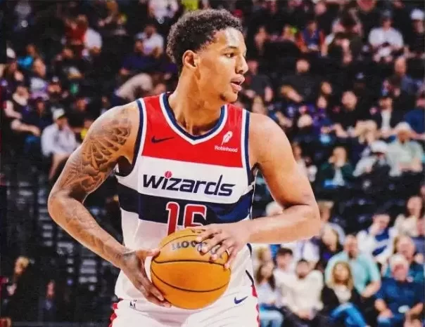 Pelicans sign Julian Reese